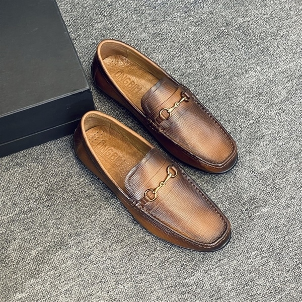 GIÀY MOCCASIN BÒ WAX KHÓA VÀNG